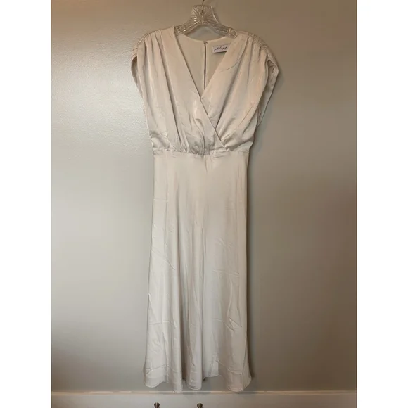 Petal and Pup Amarlee Maxi Dress Satin Size Small NWOT White - Picture 4 of 13